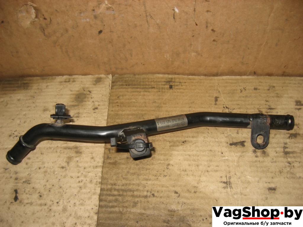 трубка охлаждающей жидкости Volkswagen Touareg 1 поколение 2004, 4.2 л., i, AXQ, бензин, АКПП, белый, внедорожник 5 дв., полный привод, 7L6121071B - фото №1