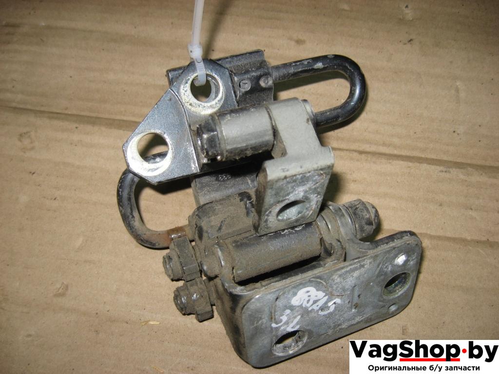 петля двери Volkswagen Passat B6 2010, 2.0 л., TDi, CBB, дизель, АКПП, серый, универсал, полный привод - фото №1