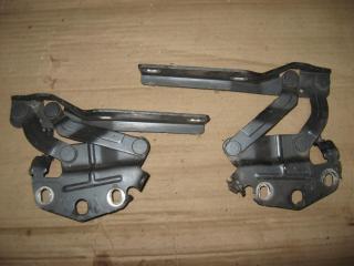 петля капота Volkswagen Passat B6 2010, 2.0 л., TDi, CBB, дизель, АКПП, серый, универсал, полный привод, 3C0823301E