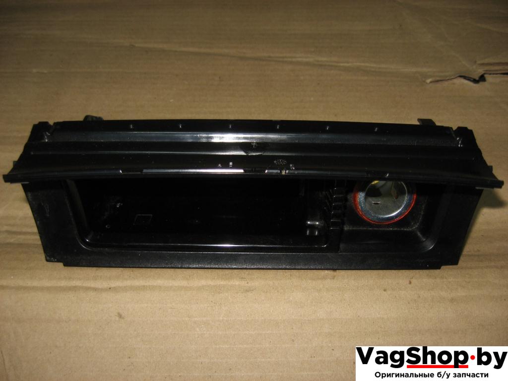 пепельница Volkswagen Passat B6 2010, 2.0 л., TDi, CBB, дизель, АКПП, серый, универсал, полный привод, 3C0863284G - фото №1