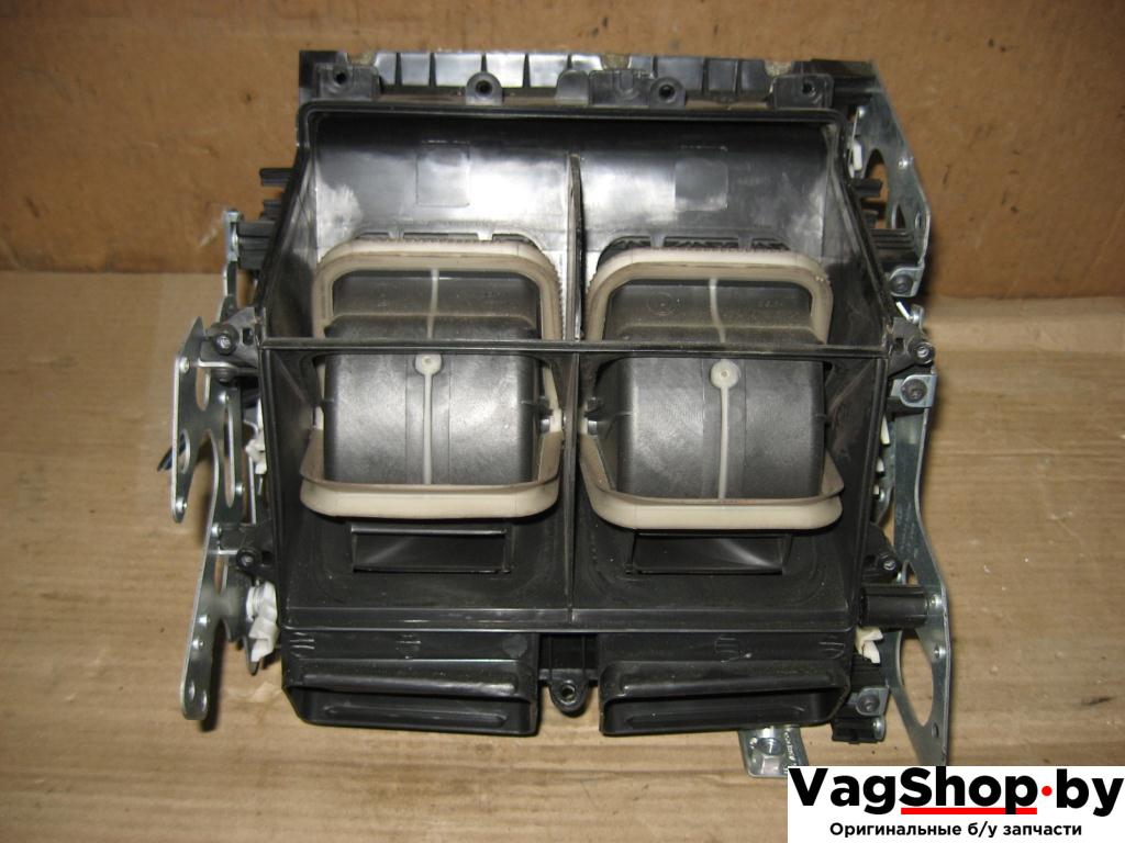 корпус отопителя (печки) Audi Q7 4L 2007, 3.0 л., TDi, BUG, дизель, АКПП, серый, внедорожник 5 дв., полный привод, 7L0819355F, 7L0819357 - фото №1