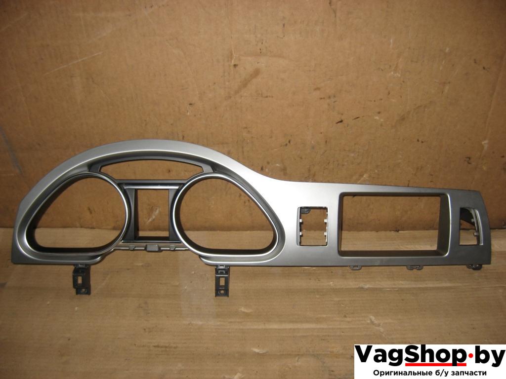 накладка на торпедо (консоль) Audi Q7 4L 2007, 3.0 л., TDi, BUG, дизель, АКПП, серый, внедорожник 5 дв., полный привод, 4L1857115C - фото №1