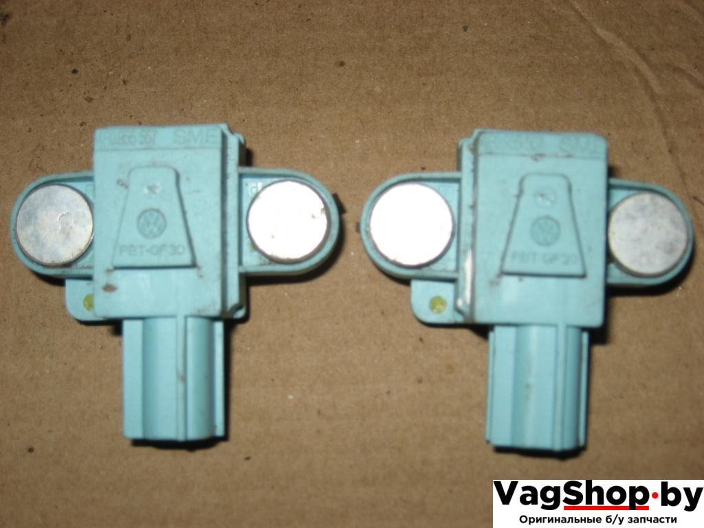 датчик удара Audi A6 4F/C6 2006, 3.2 л., FSI, AUK, бензин, АКПП, белый, универсал, полный привод, 4F0955557 - фото №1