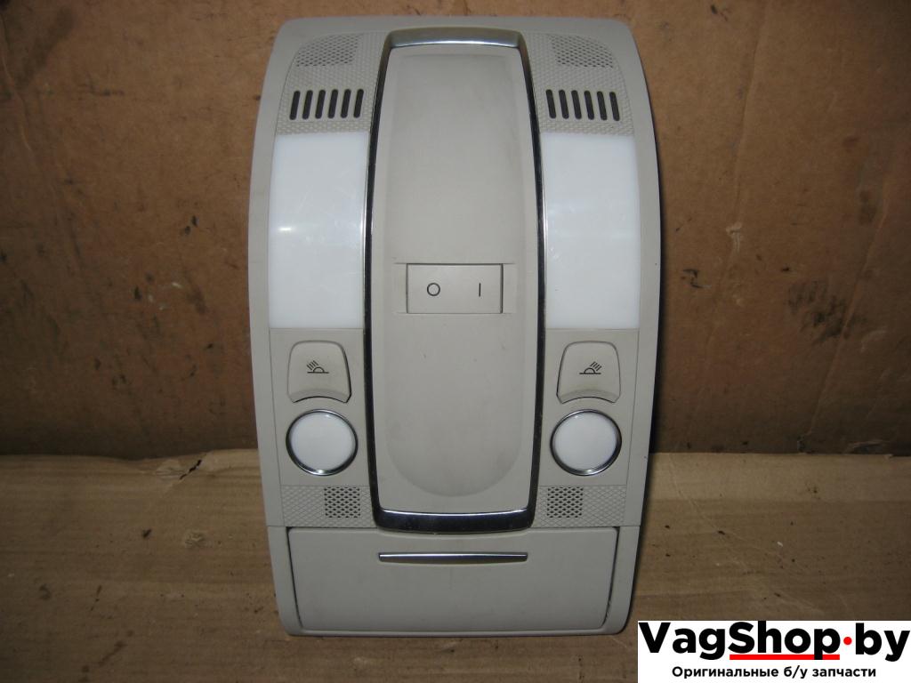 фонарь салона (плафон) Audi Q7 4L 2007, 3.0 л., TDi, BUG, дизель, АКПП, серый, внедорожник 5 дв., полный привод, 4L0947135G - фото №1