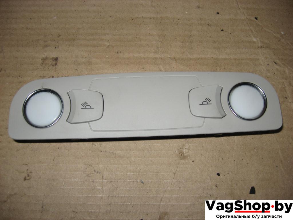 фонарь салона (плафон) Audi Q7 4L 2007, 3.0 л., TDi, BUG, дизель, АКПП, серый, внедорожник 5 дв., полный привод, 4L0947111B - фото №1