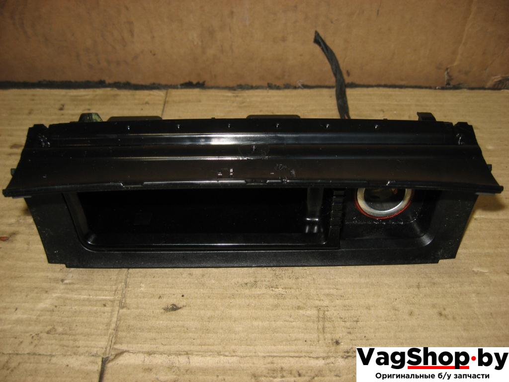 пепельница Volkswagen Passat B6 2009, 1.4 л., TSI, бензин, газ, АКПП, черный, универсал, передний привод, 3C0863284G - фото №1