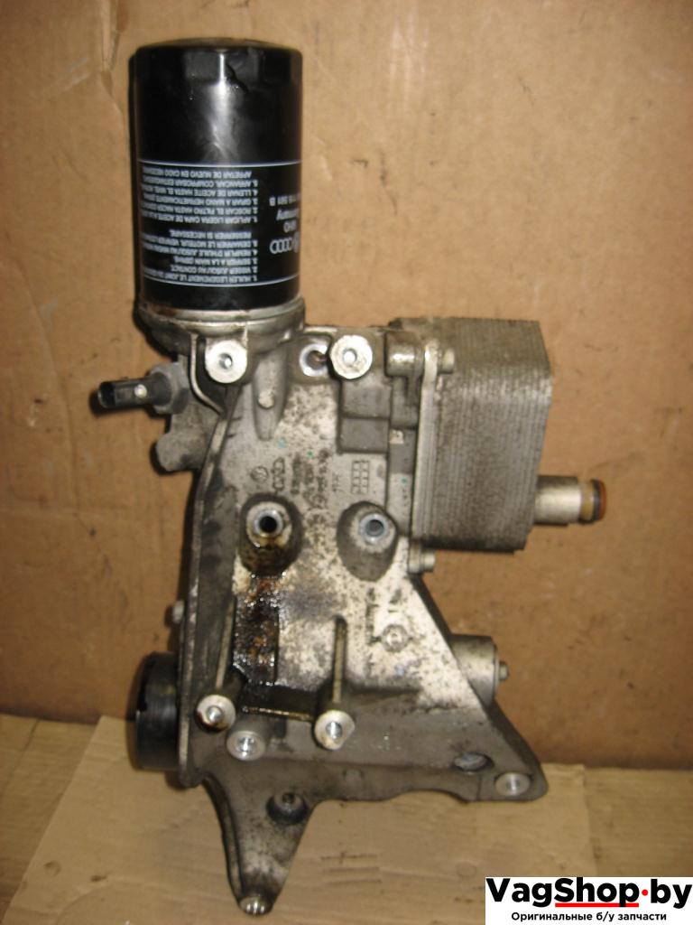 корпус масляного фильтра Volkswagen Passat B6 2008, 1.8 л., TSI, BZB, бензин, МКПП, серый, универсал, передний привод, 06J903143S, 06J117021J - фото №1