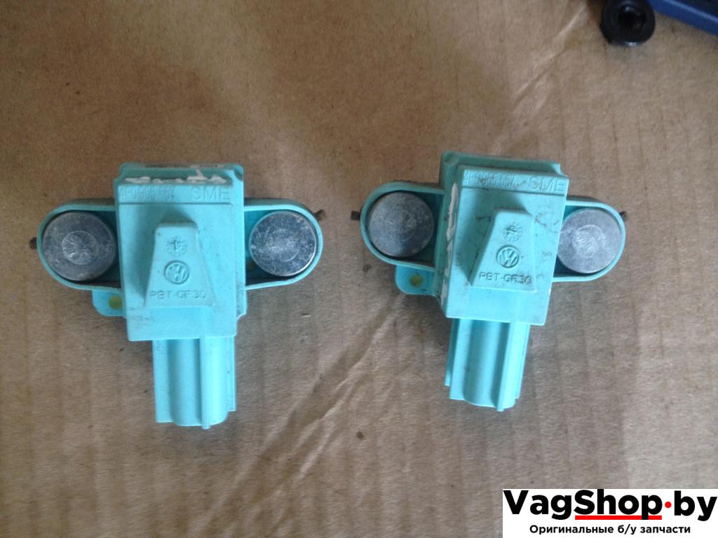 датчик удара Audi A6 4F/C6 2005, 4.2 л., i, BAT, бензин, АКПП, темно-синий, седан, полный привод, 4F0955557 - фото №1