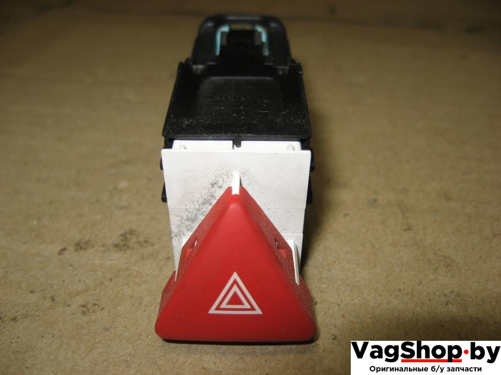 кнопка аварийной сигнализации Volkswagen Passat B6 2008, 1.8 л., TSI, BZB, бензин, МКПП, серый, универсал, передний привод, 3C0953509A - фото №1
