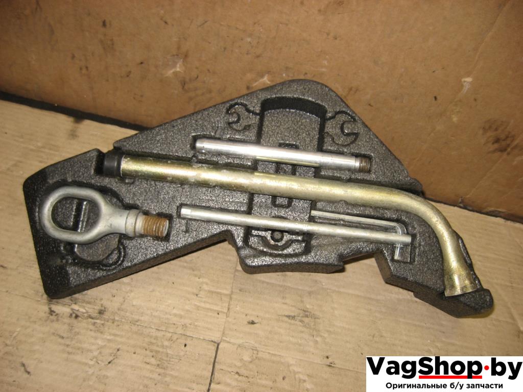 ящик под инструменты / набор инструментов Volkswagen Touareg 1 поколение 2005, 2.5 л., TDi, BAC, дизель, АКПП, серый, внедорожник 5 дв., полный привод - фото №1