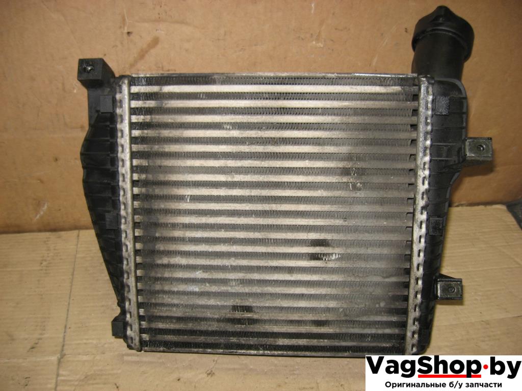 интеркулер Volkswagen Touareg 1 поколение 2005, 2.5 л., TDi, BAC, дизель, АКПП, серый, внедорожник 5 дв., полный привод, 7L0145803A - фото №1