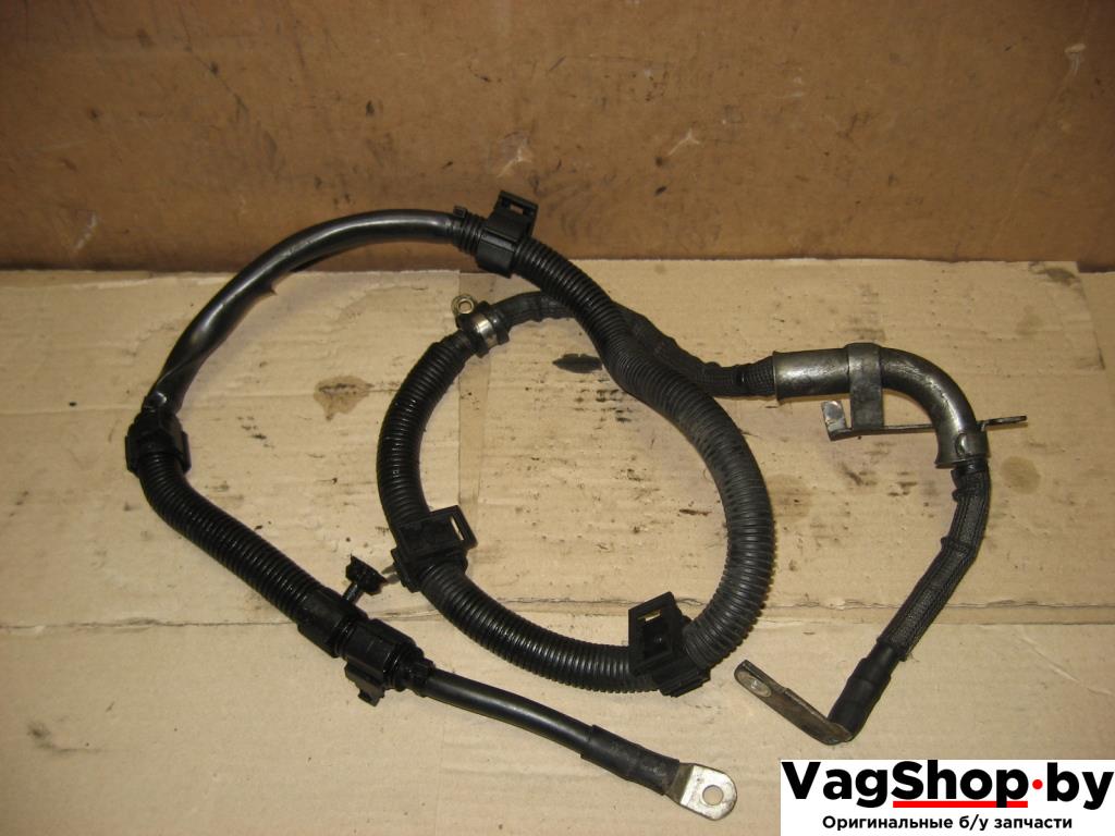 плюсовой провод аккумулятора Volkswagen Touareg 1 поколение 2005, 2.5 л., TDi, BAC, дизель, АКПП, серый, внедорожник 5 дв., полный привод, 7L0971228A - фото №1