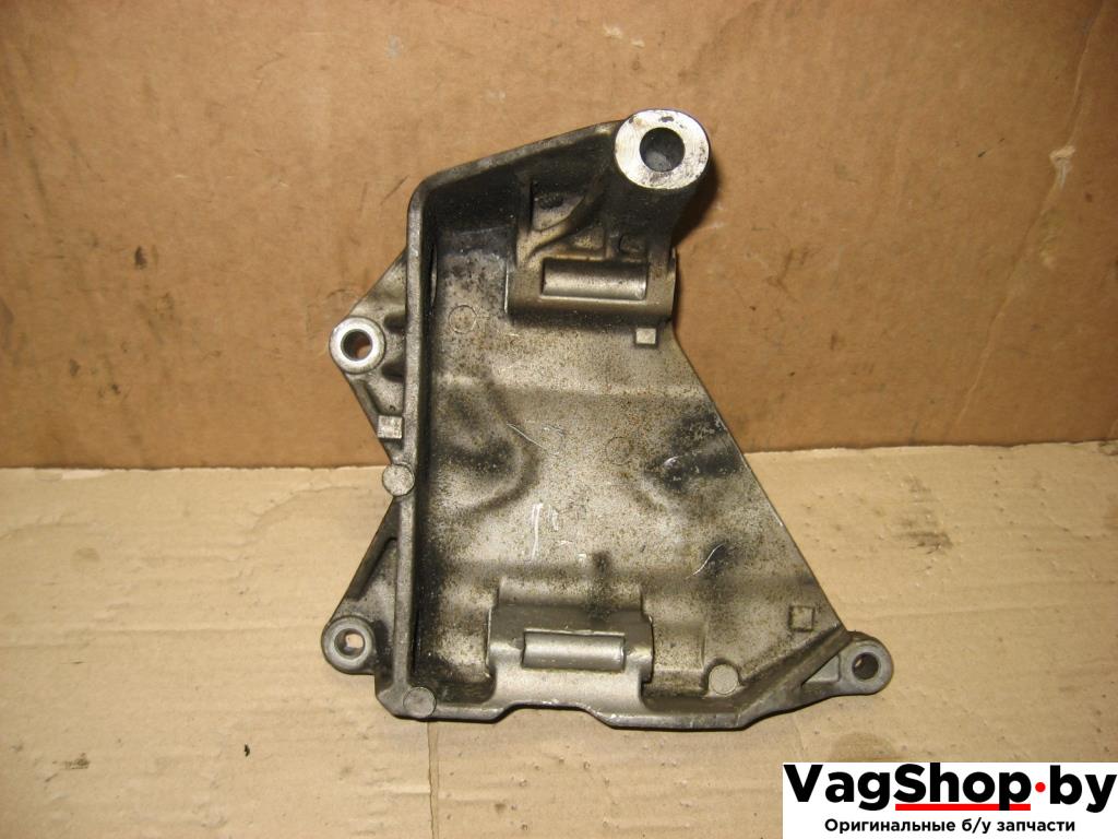 кронштейн генератора Volkswagen Touareg 1 поколение 2005, 2.5 л., TDi, BAC, дизель, АКПП, серый, внедорожник 5 дв., полный привод, 070903143C - фото №1