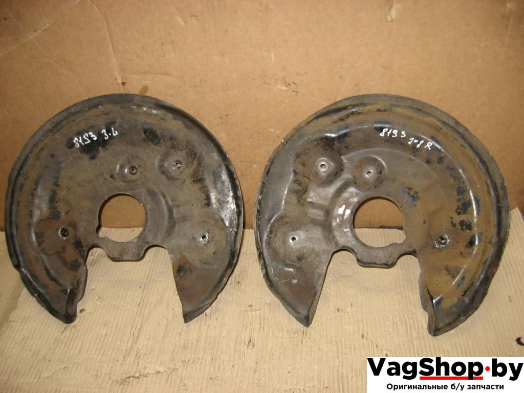 защитный кожух тормозного механизма Volkswagen Passat B6 2010, 1.4 л., TSI, бензин, газ, МКПП, черный, универсал, передний привод, 5N0615611C, 5N0615612C - фото №1