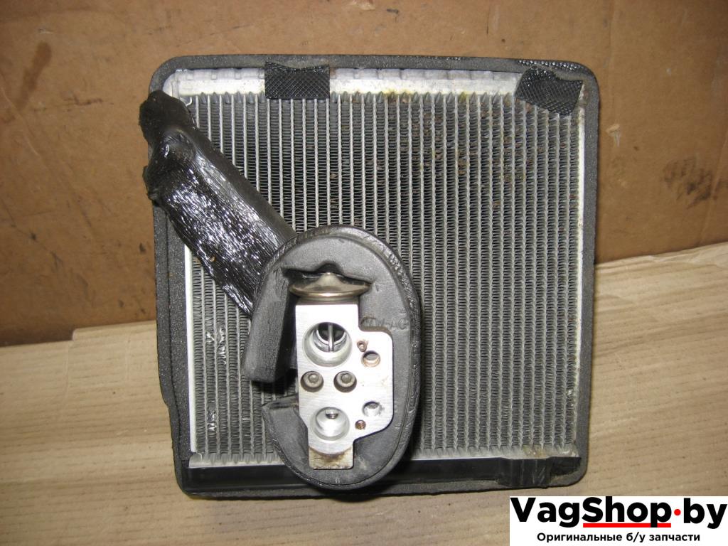 испаритель кондиционера Volkswagen Passat B6 2010, 1.4 л., TSI, бензин, газ, МКПП, черный, универсал, передний привод, 3C1820103B, 1K0820670 - фото №1
