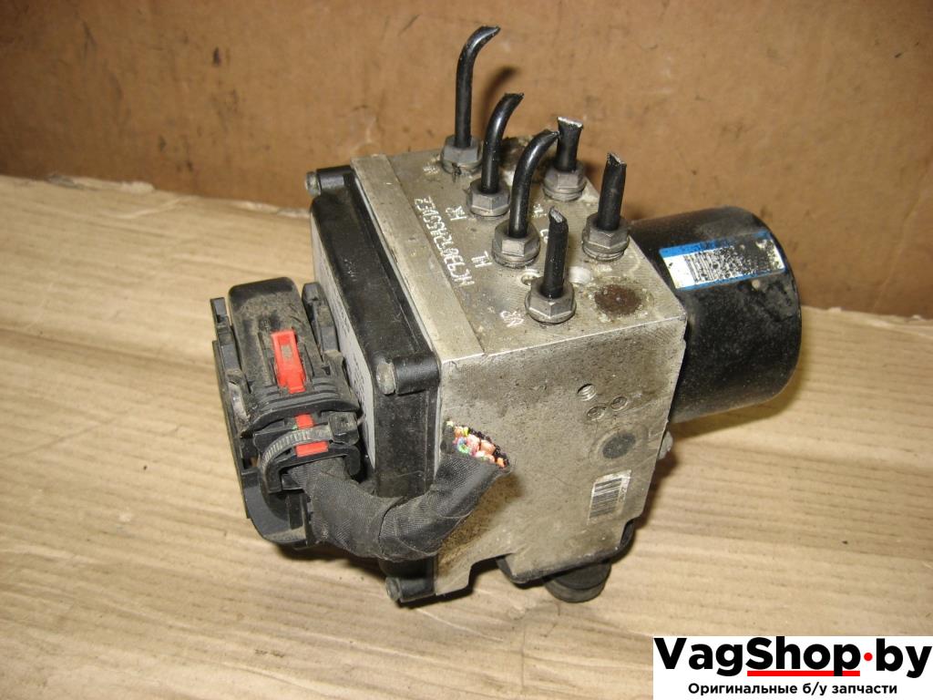 блок ABS Volkswagen Passat B6 2010, 1.4 л., TSI, бензин, газ, МКПП, черный, универсал, передний привод, 3C0614109AF - фото №1