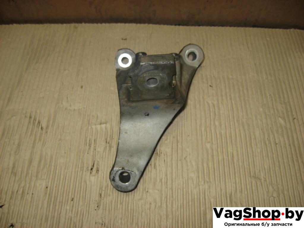 кронштейн двигателя Audi A6 4F/C6 2005, 4.2 л., i, BAT, бензин, АКПП, темно-синий, седан, полный привод, 4F0199307D - фото №1