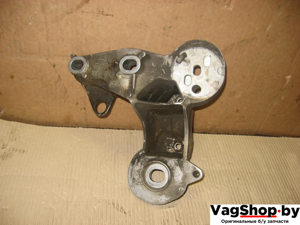 кронштейн двигателя Audi A6 4F/C6 2005, 4.2 л., i, BAT, бензин, АКПП, темно-синий, седан, полный привод, 4F0199351J - фото №1