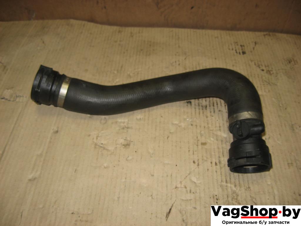 патрубок (трубопровод, шланг) Audi A6 4F/C6 2006, 3.2 л., FSI, AUK, бензин, АКПП, черный, универсал, полный привод, 4F0121055F - фото №1