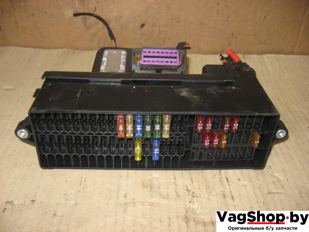 блок предохранителей Volkswagen Golf Plus 1 поколение 2008, 1.9 л., TDi, BLS, дизель, МКПП, серый, хетчбэк 5 дв., передний привод - фото №1