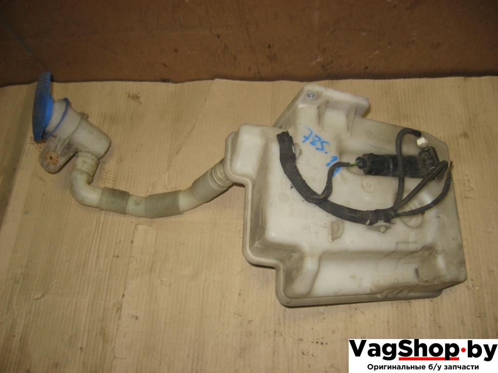 бачок омывателя Volkswagen Golf Plus 1 поколение 2008, 1.9 л., TDi, BLS, дизель, МКПП, серый, хетчбэк 5 дв., передний привод, 1K0955453Q, 1K0955453R, 1K0955453S - фото №1