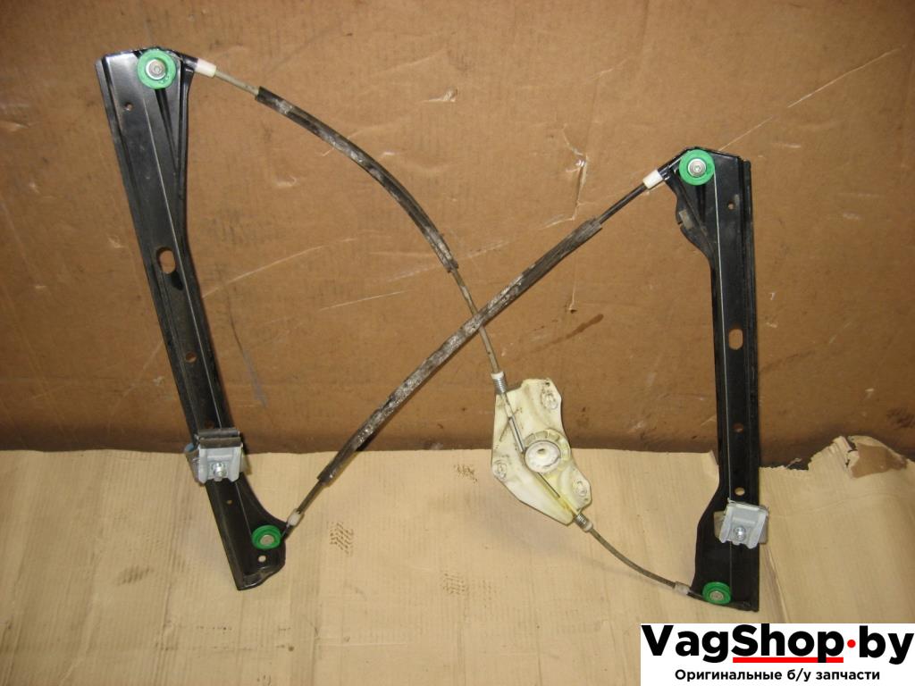 стеклоподъемник электрический передний правый Volkswagen Golf Plus 1 поколение 2008, 1.9 л., TDi, BLS, дизель, МКПП, серый, хетчбэк 5 дв., передний привод - фото №1