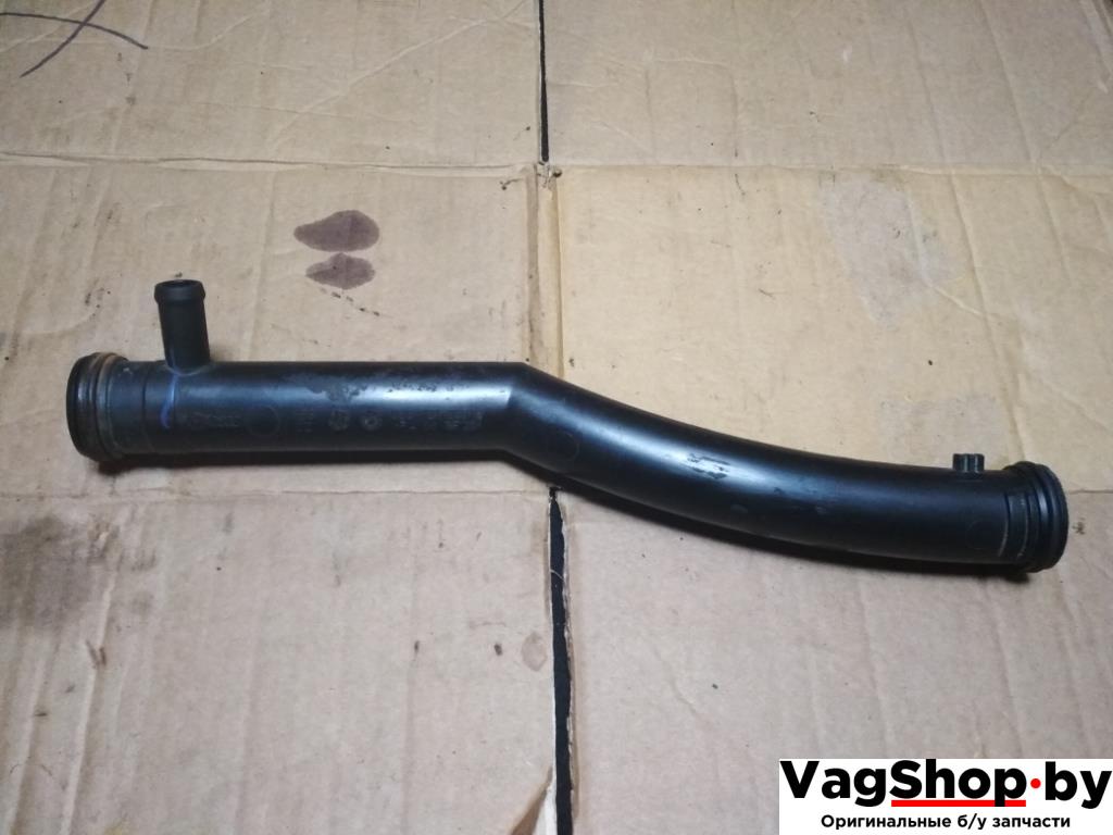 трубка охлаждающей жидкости Volkswagen Golf 6 поколение 2010, 1.4 л., TSI, CAX, бензин, МКПП, серебро, универсал, передний привод, 03C121065B - фото №1
