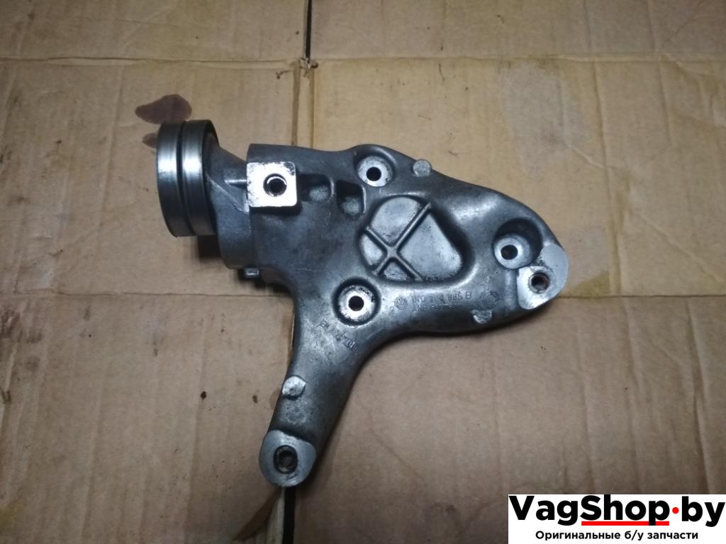 кронштейн компрессора кондиционера Volkswagen Golf 6 поколение 2010, 1.4 л., TSI, CAX, бензин, МКПП, серебро, универсал, передний привод, 1K0260885B, 03C145299Q - фото №1