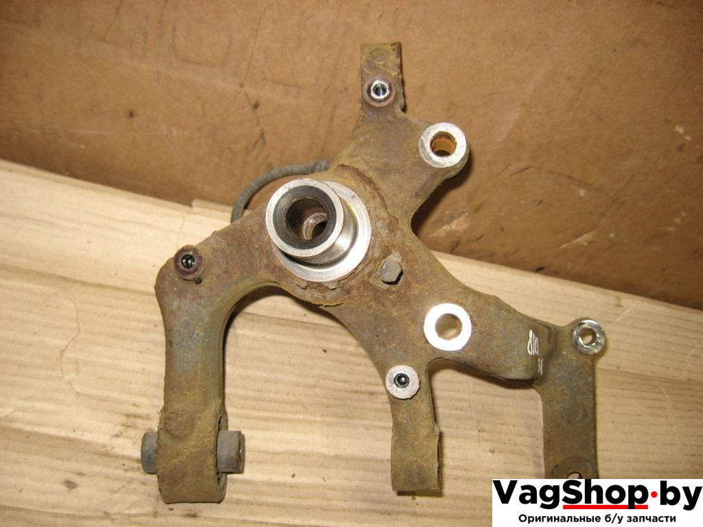 кулак задний правый Volkswagen Golf 6 поколение 2010, 1.4 л., TSI, CAX, бензин, МКПП, серебро, универсал, передний привод - фото №1