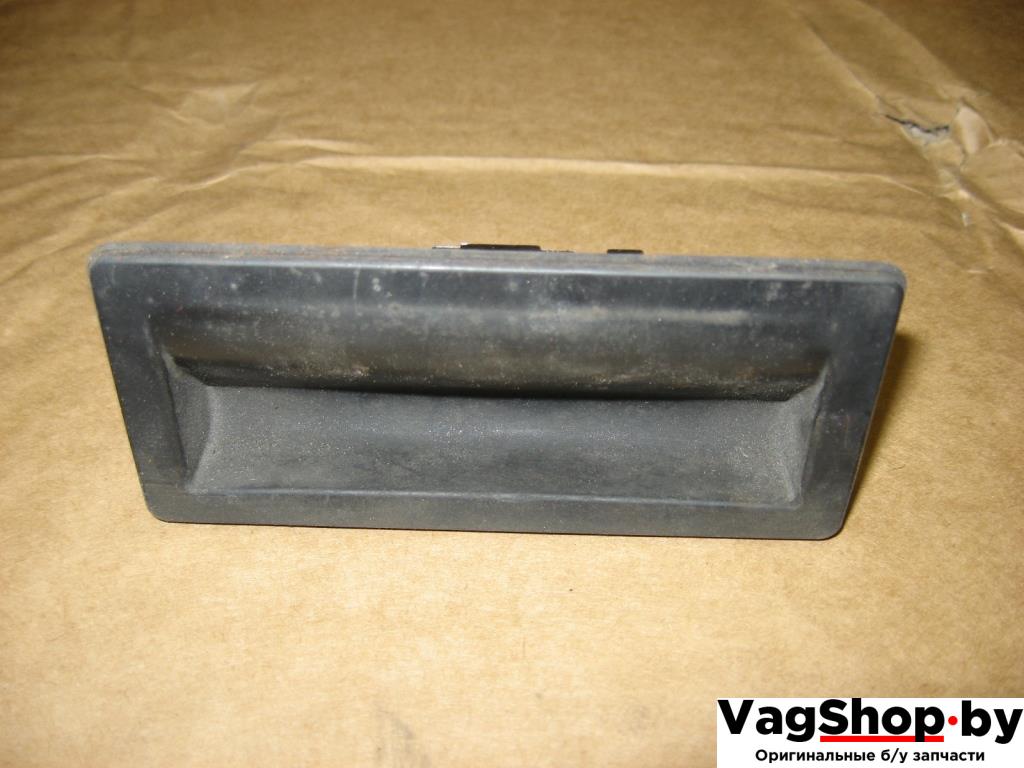 ручка открывания багажника Volkswagen Golf 6 поколение 2010, 1.4 л., TSI, CAX, бензин, МКПП, серебро, универсал, передний привод, 5N0827566 - фото №1