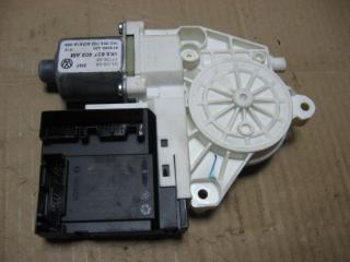 моторчик стеклоподъемника передний правый Volkswagen Golf 6 поколение 2010, 1.4 л., TSI, CAX, бензин, МКПП, серебро, универсал, передний привод, 1K5837402AM, 1K0959792N