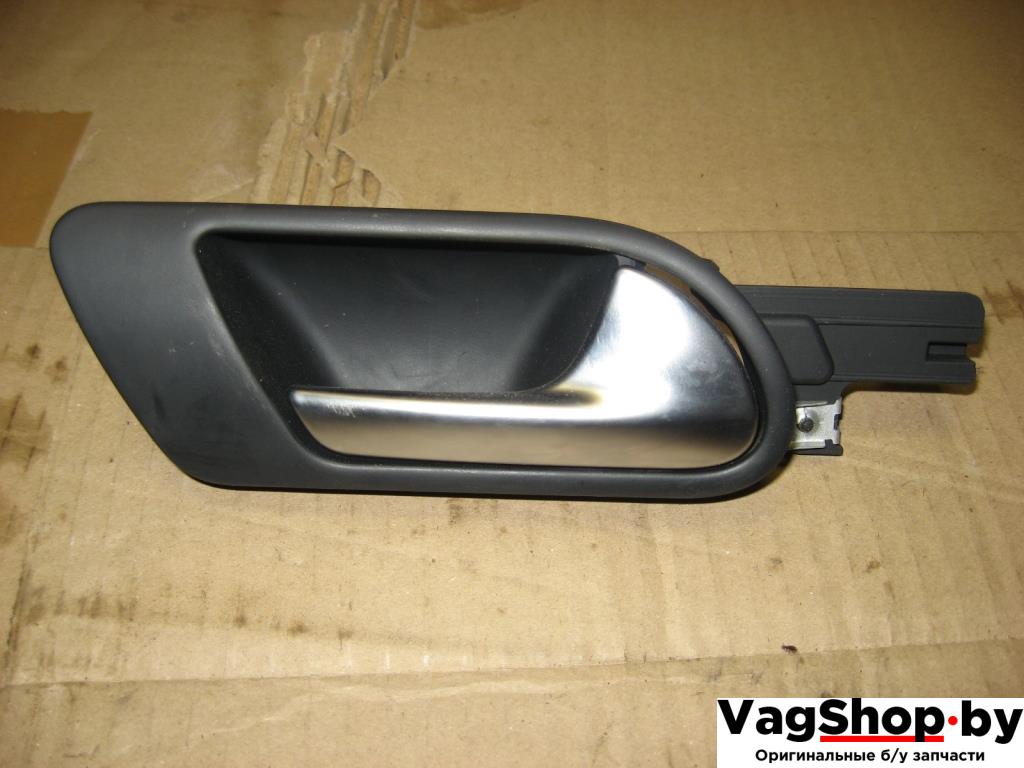 ручка внутренняя задняя правая Volkswagen Golf 6 поколение 2010, 1.4 л., TSI, CAX, бензин, МКПП, серебро, универсал, передний привод - фото №1