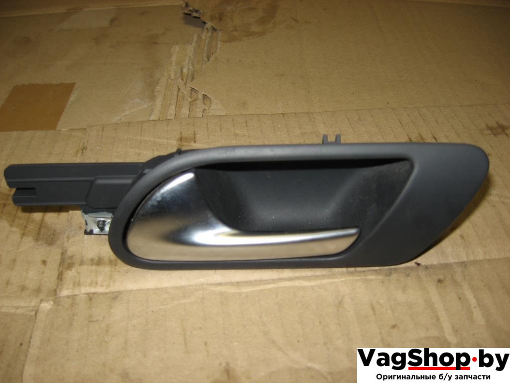 ручка внутренняя задняя левая Volkswagen Golf 6 поколение 2010, 1.4 л., TSI, CAX, бензин, МКПП, серебро, универсал, передний привод - фото №1
