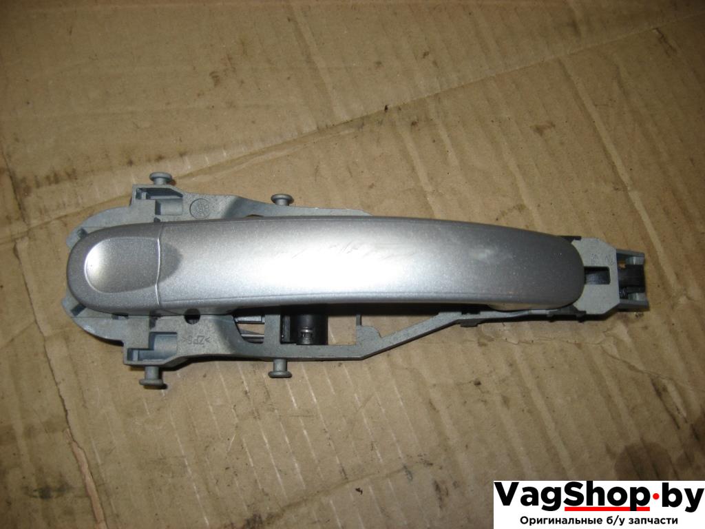 ручка наружная задняя правая Volkswagen Golf 6 поколение 2010, 1.4 л., TSI, CAX, бензин, МКПП, серебро, универсал, передний привод - фото №1