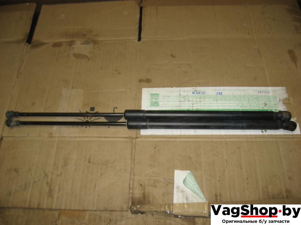 амортизатор крышки багажника (3-5 двери) Volkswagen Golf 6 поколение 2010, 1.4 л., TSI, CAX, бензин, МКПП, серебро, универсал, передний привод, 1K9827550A - фото №1