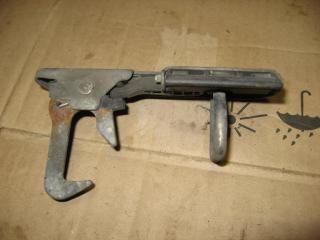 захватный крюк капота Volkswagen Golf 6 поколение 2010, 1.4 л., TSI, CAX, бензин, МКПП, серебро, универсал, передний привод, 1Q0823480