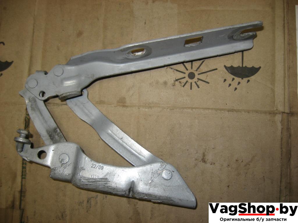 петля капота Volkswagen Golf 6 поколение 2010, 1.4 л., TSI, CAX, бензин, МКПП, серебро, универсал, передний привод, 5K0823301B - фото №1