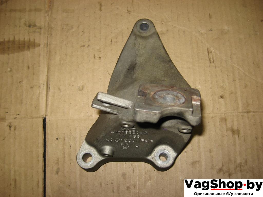 кронштейн двигателя Audi A6 4F/C6 2005, 4.2 л., i, BAT, бензин, АКПП, темно-синий, седан, полный привод, 4F0199308G - фото №1