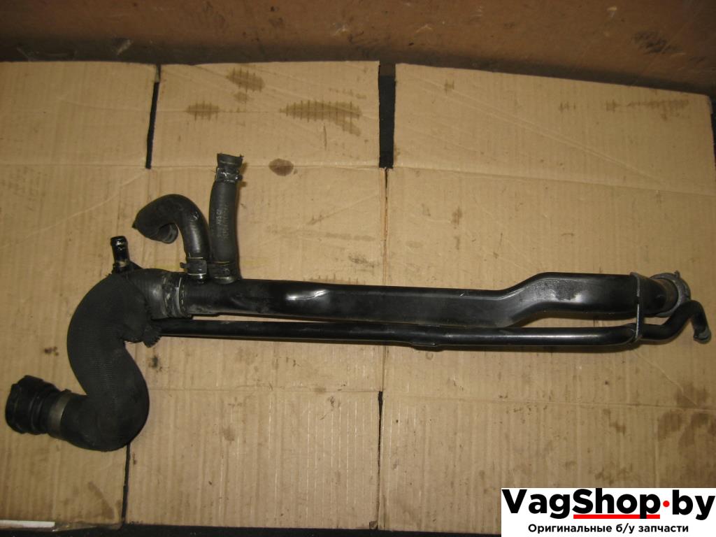 трубка охлаждающей жидкости Audi A6 4F/C6 2005, 4.2 л., i, BAT, бензин, АКПП, темно-синий, седан, полный привод, 079121070AA - фото №1