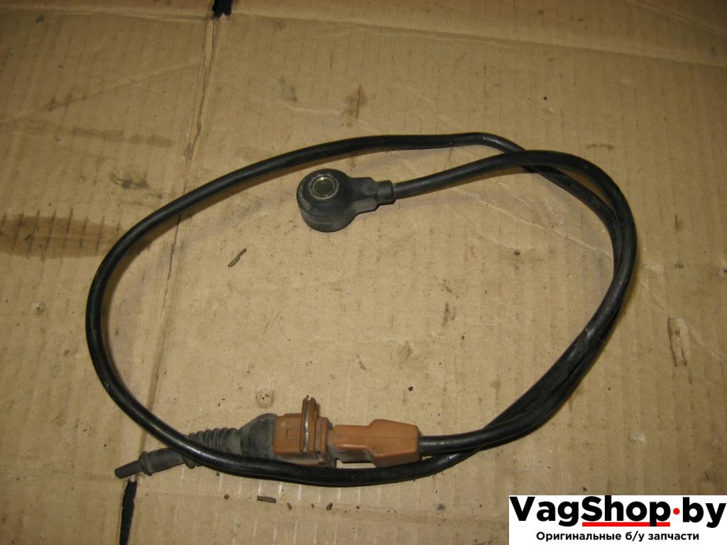 датчик детонации Audi A8 D2/4D 1998, 4.2 л., i, бензин, седан, 077905377C, 077905377H - фото №1