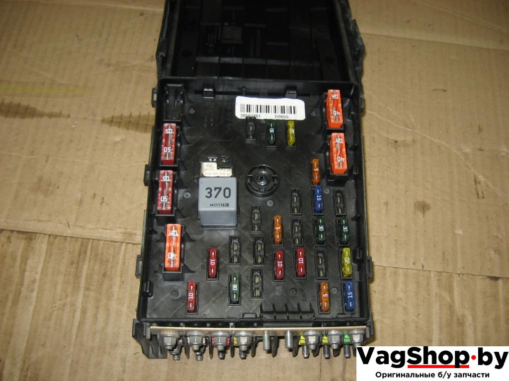 блок предохранителей Volkswagen Passat B7 2011, 2.0 л., TDi, CFG, дизель, АКПП, серебро, универсал, полный привод, 3C0937125 - фото №1