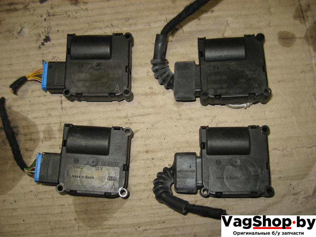 моторчик заслонки печки Audi A6 4F/C6 2005, 4.2 л., i, BAT, бензин, АКПП, темно-синий, седан, полный привод, 4F0820511A - фото №1