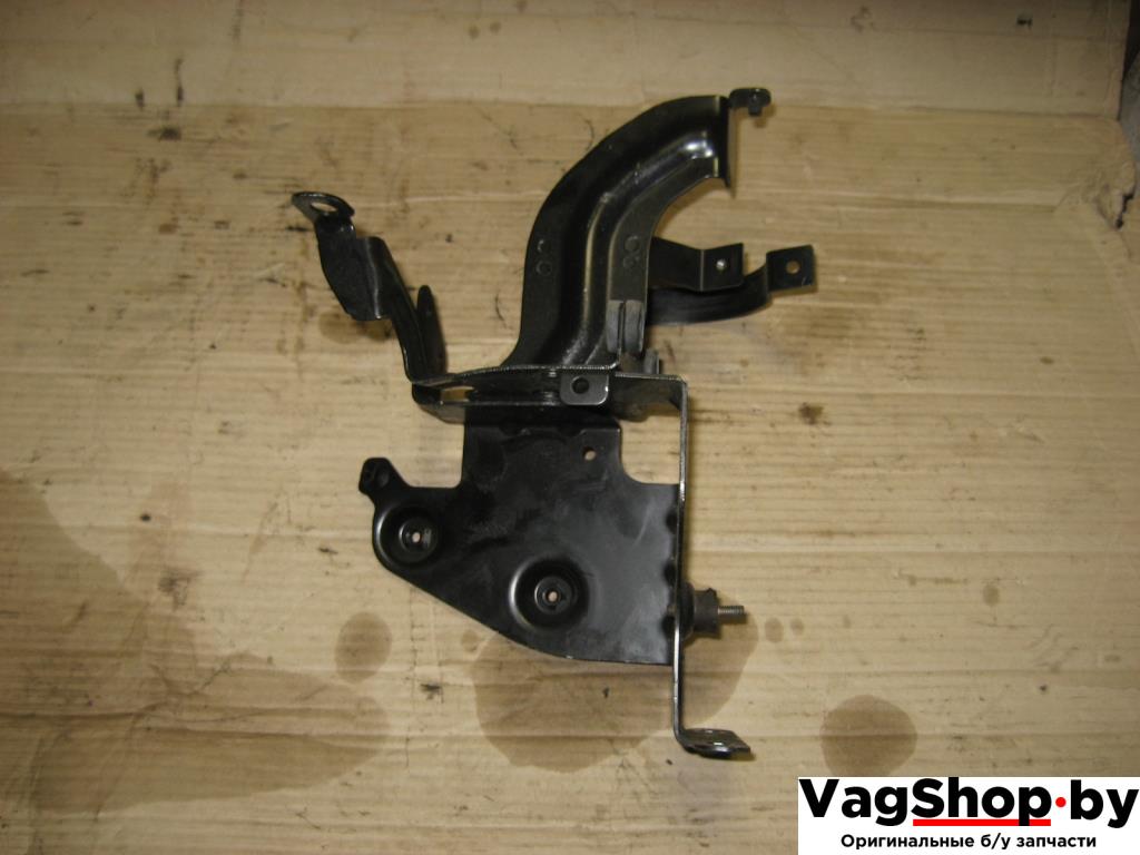 кронштейн (крепление) Audi A6 4F/C6 2005, 4.2 л., i, BAT, бензин, АКПП, темно-синий, седан, полный привод, 4F0614119H - фото №1