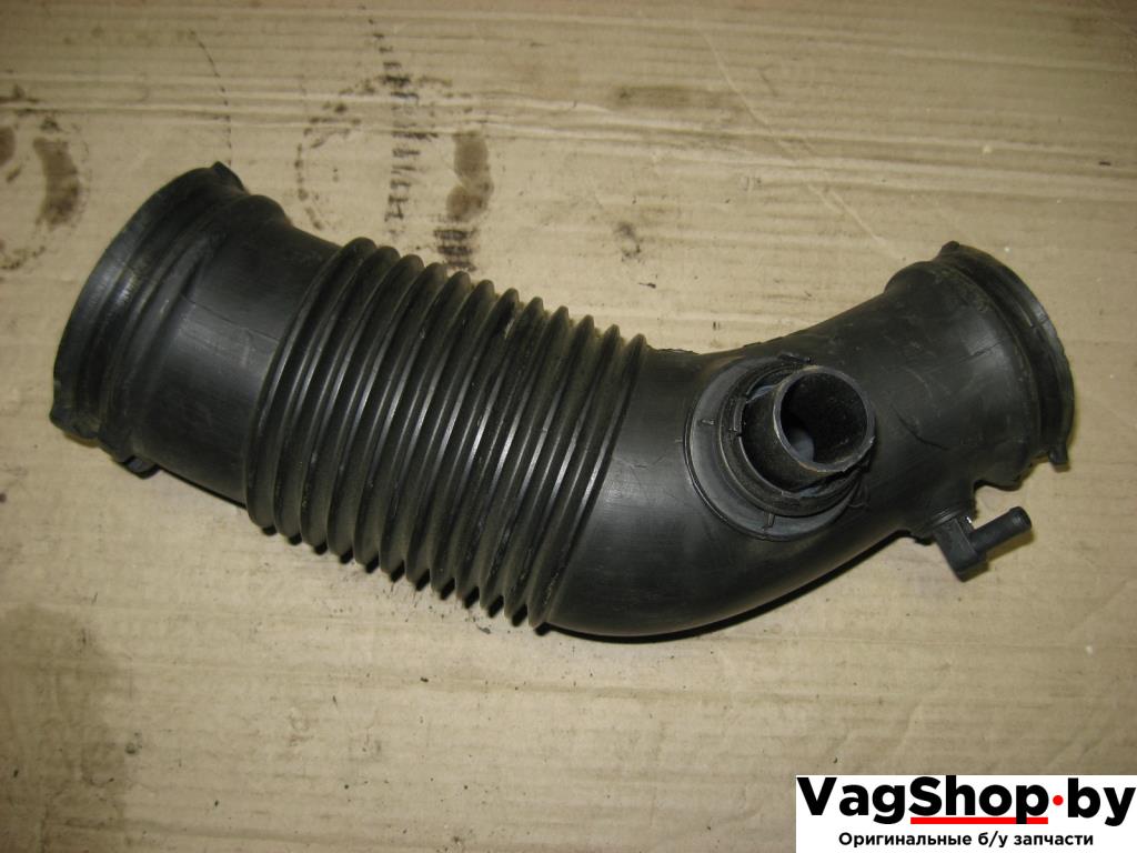 патрубок воздушного фильтра Audi A6 4F/C6 2006, 3.2 л., FSI, AUK, бензин, АКПП, черный, универсал, полный привод, 06E129629E - фото №1