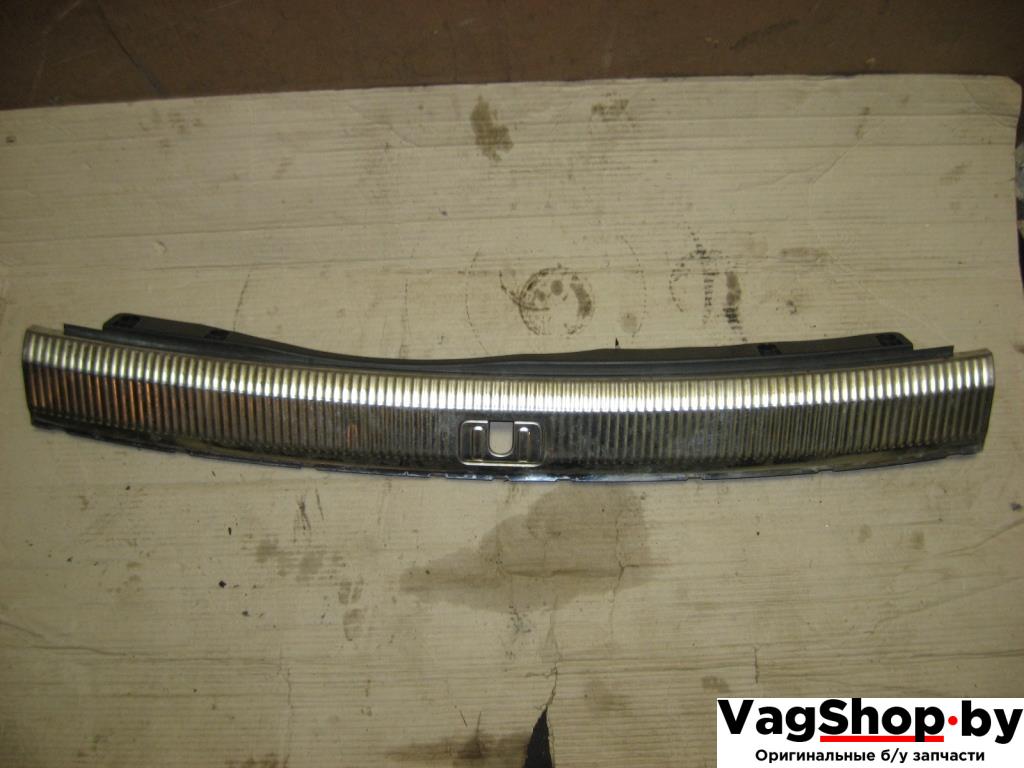 накладка внутренняя на заднюю панель кузова Audi A6 4F/C6 2006, 3.2 л., FSI, AUK, бензин, АКПП, черный, универсал, полный привод, 4F9864483 - фото №1