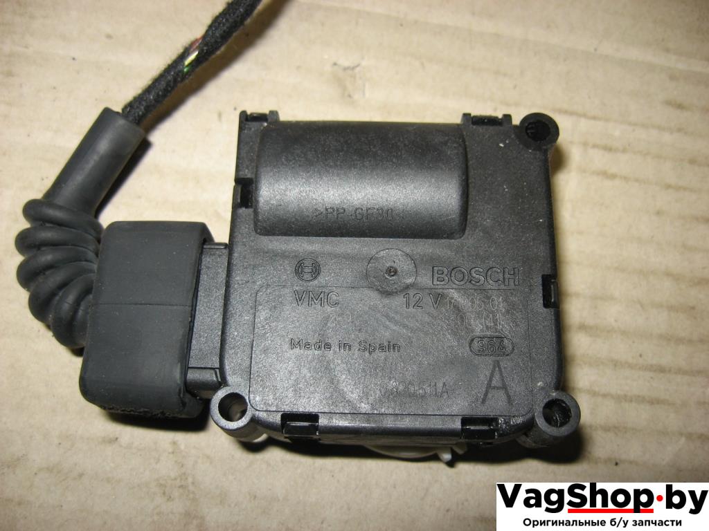 моторчик заслонки печки Audi A6 4F/C6 2006, 3.2 л., FSI, AUK, бензин, АКПП, черный, универсал, полный привод, 4F0820511A - фото №1