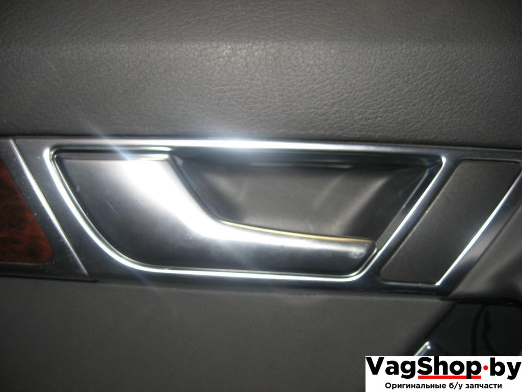 ручка внутренняя задняя левая Audi A6 4F/C6 2005, 4.2 л., i, BAT, бензин, АКПП, темно-синий, седан, полный привод - фото №1