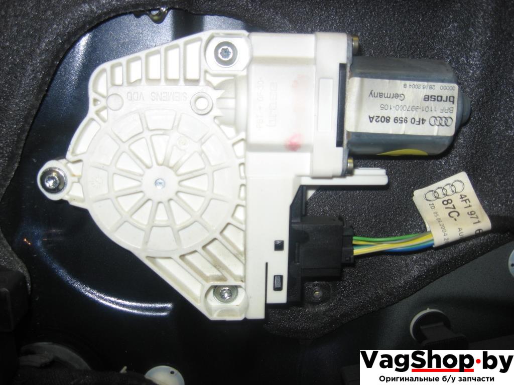 моторчик стеклоподъемника задний правый Audi A6 4F/C6 2005, 4.2 л., i, BAT, бензин, АКПП, темно-синий, седан, полный привод, 4F0959802A - фото №1
