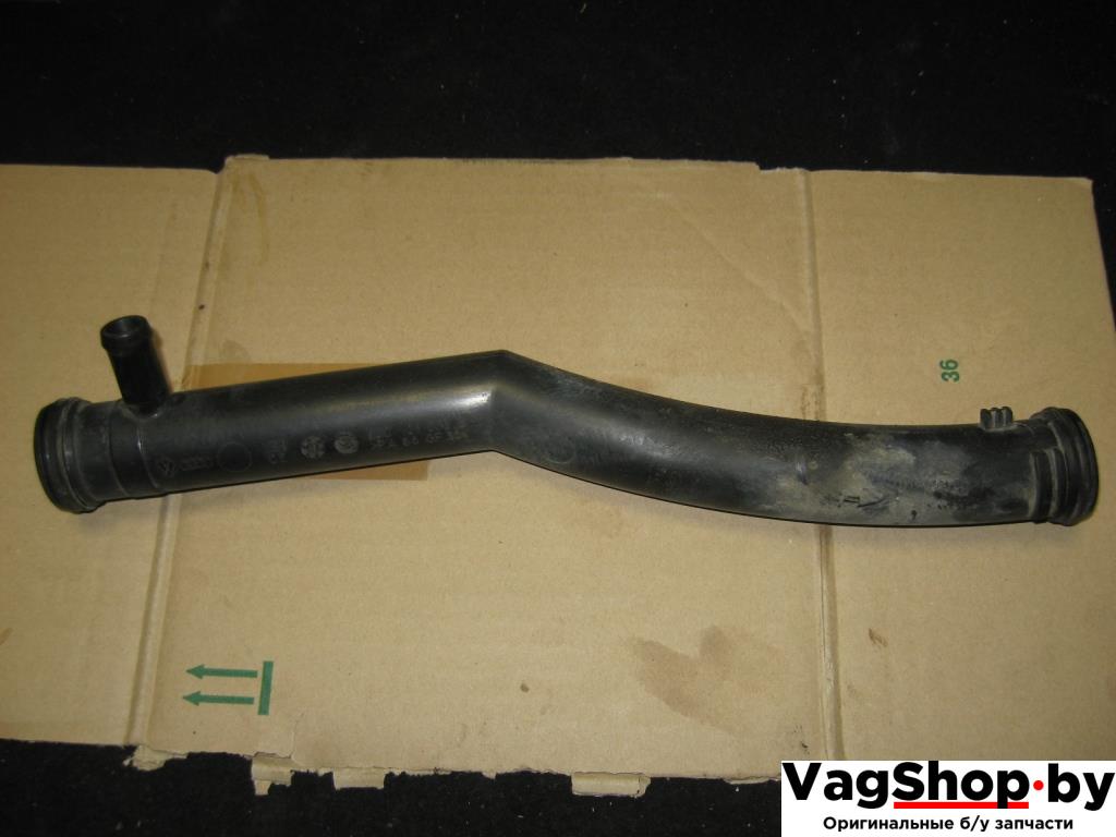 трубка охлаждающей жидкости Volkswagen Golf Plus 1 поколение 2006, 1.6 л., FSI, BLF, бензин, МКПП, черный, хетчбэк 5 дв., передний привод, 03C121065B - фото №1