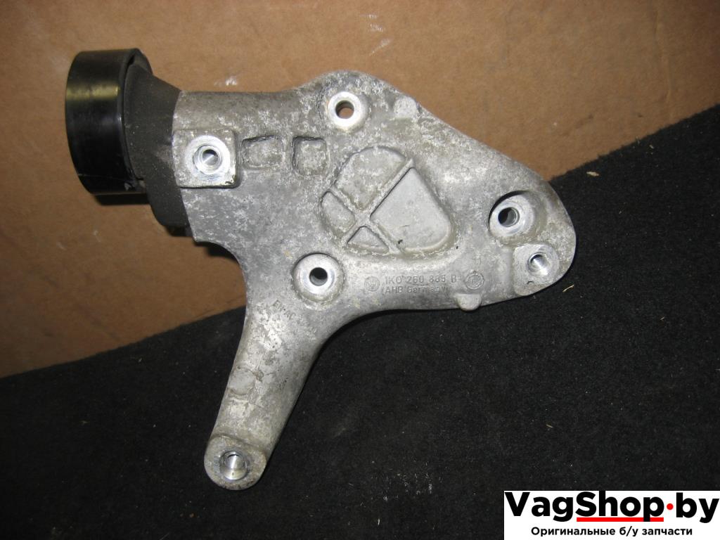 кронштейн компрессора кондиционера Volkswagen Golf Plus 1 поколение 2006, 1.6 л., FSI, BLF, бензин, МКПП, черный, хетчбэк 5 дв., передний привод, 1K0260885B, 03C145299C - фото №1